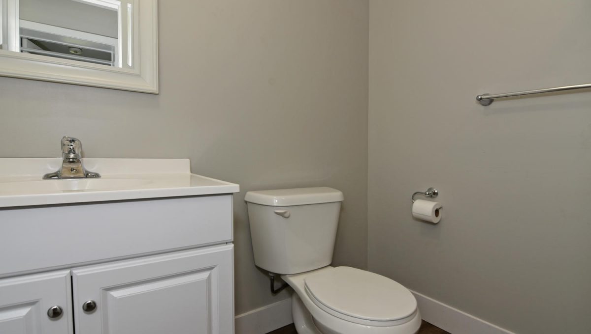 1611 Mardell St London ON N5V-large-019-006-Bedroom En suite-1500x1000-72dpi