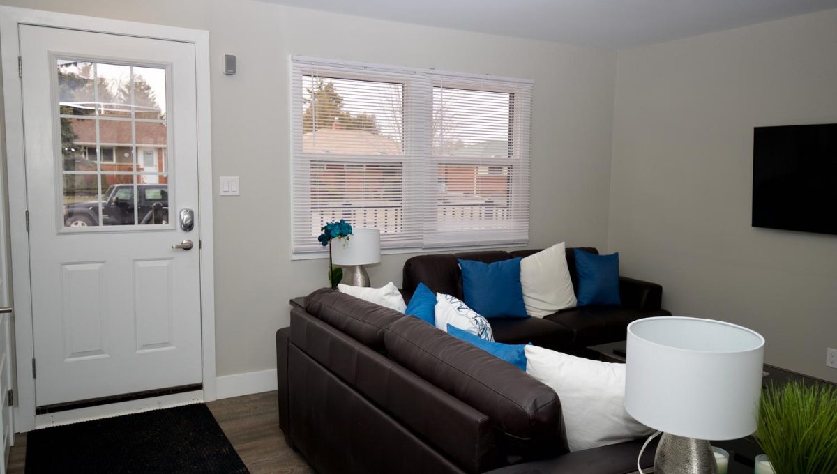 1581 Dixie St London ON N5V-large-007-28-living room-1500x1000-72dpi