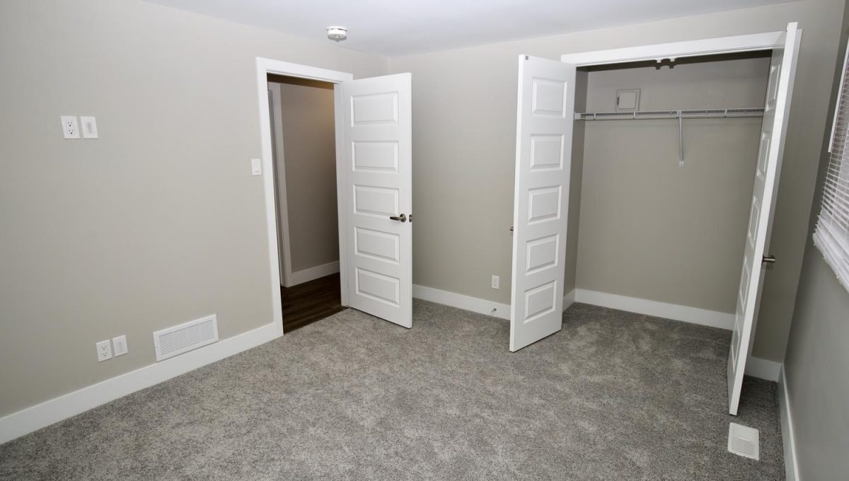 1581 Dixie St London ON N5V-large-018-13-bedroom 2-1500x1000-72dpi