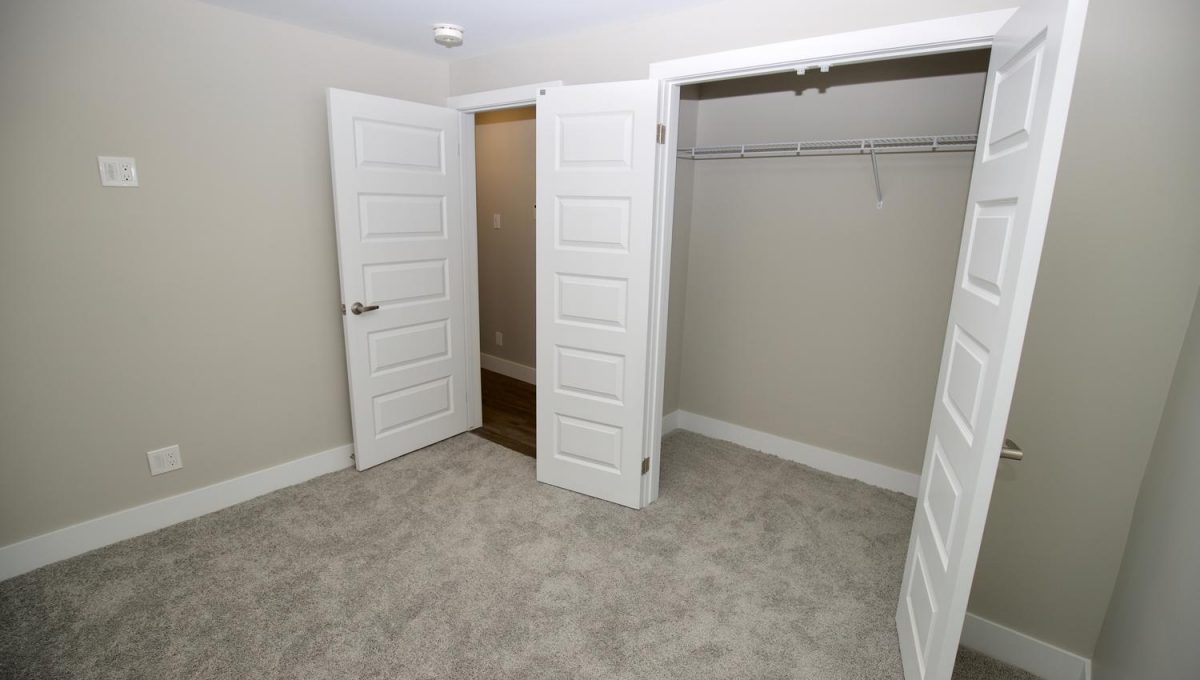 1581 Dixie St London ON N5V-large-019-19-bedroom 3-1500x1000-72dpi