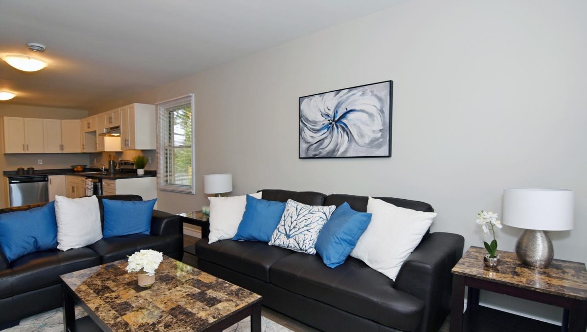 1600 Hartlet St London ON N5V-large-005-006-Living Room-1500x1000-72dpi