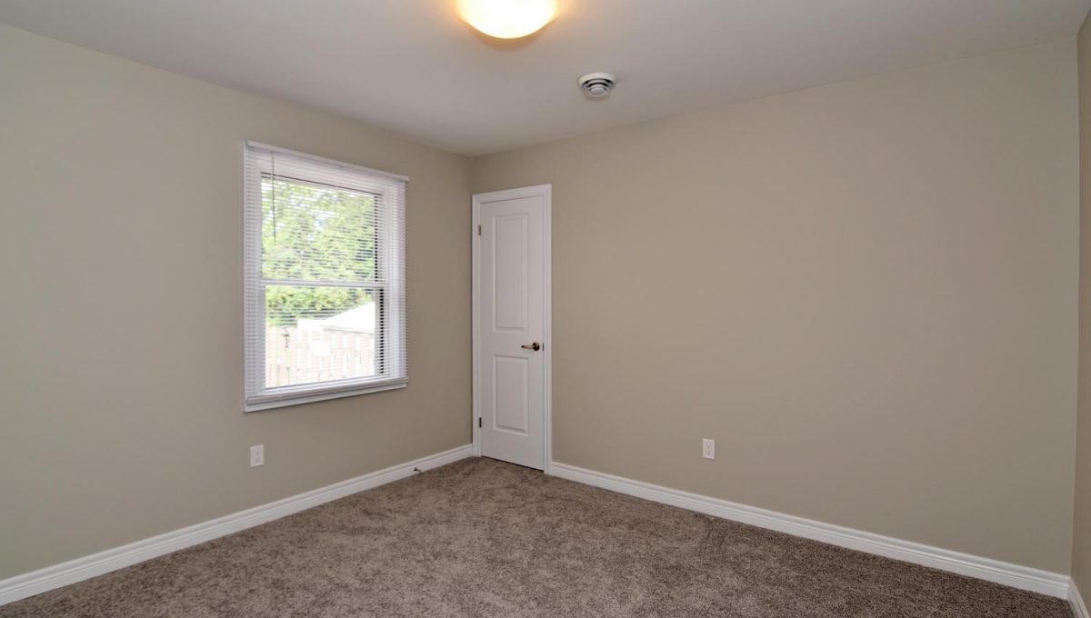 1600 Hartlet St London ON N5V-large-013-012-Bedroom 2-1500x1000-72dpi
