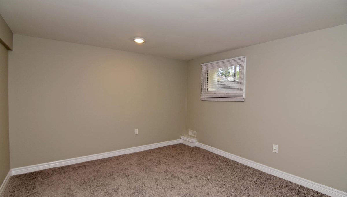 1600 Hartlet St London ON N5V-large-014-018-Bedroom 3-1500x1000-72dpi