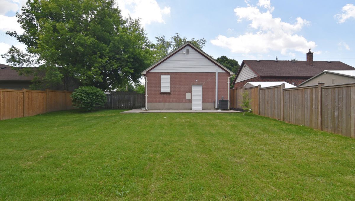 1600 Hartlet St London ON N5V-large-021-016-Back of House-1500x1000-72dpi